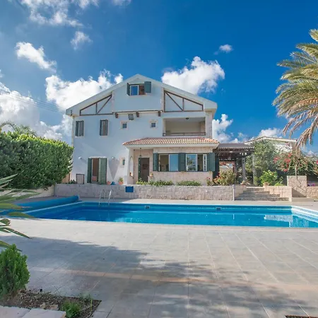 Ferienvilla Jo Fuer 10 Personen In Paralini * Paralimni