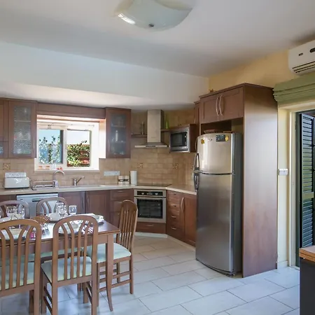 Tatil Evi Ferienvilla Jo Fuer 10 Personen In Paralini