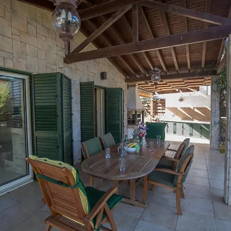 Tatil Evi Ferienvilla Jo Fuer 10 Personen In Paralini *