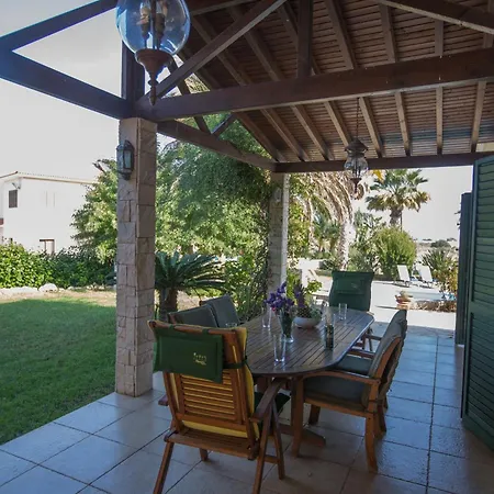 Tatil Evi Ferienvilla Jo Fuer 10 Personen In Paralini Paralimni